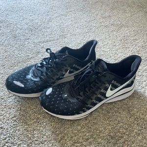 NIKE Zoom Vomero 14. Women’s size 9.5. like new!!